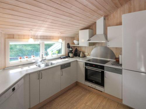 Holiday Home Sylvia - 900m from the sea by Interhome in Snogebaek