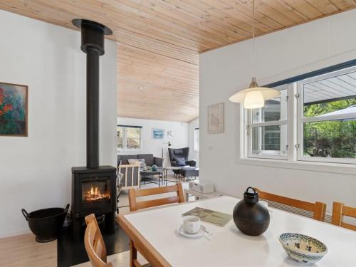 Holiday Home Hallgerd - 800m from the sea by Interhome in Snogebaek