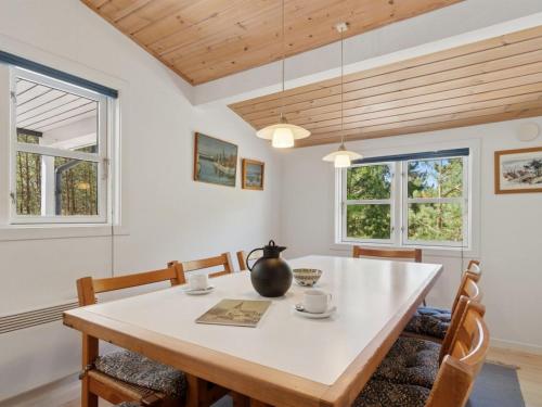 Holiday Home Hallgerd - 800m from the sea by Interhome in Snogebaek