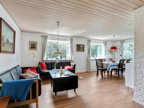 Holiday Home Alija - 50m from the sea by Interhome in ไทย์น