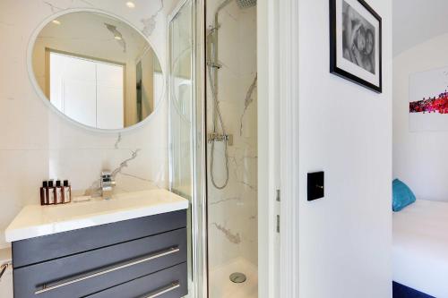 Amazing 2BD 6P apt with A C - Bastille - image 12