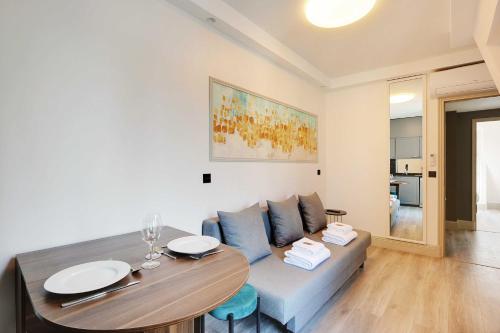Amazing 2BD 6P apt with A C - Bastille - image 10