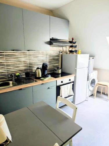 F2 in Desired house in Лінас