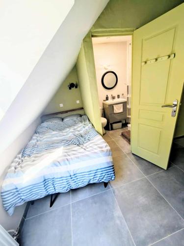 F2 in Desired house in Лінас