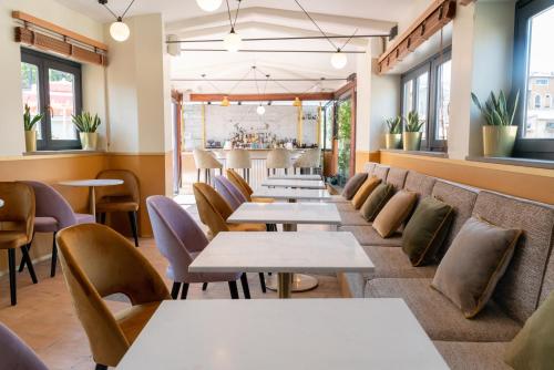 Pub/Lounge, 9Hotel Cesari near Santa Maria Sopra Minerva