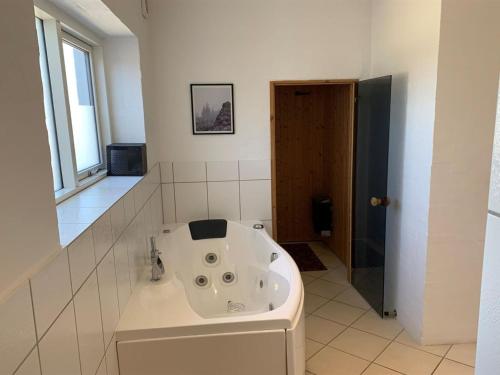 Holiday Home Hvenild - 800m from the sea by Interhome in 辛度斯