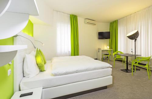 Deluxe Room with Twin Beds