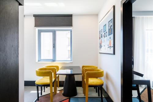 room detail thumbnail 2