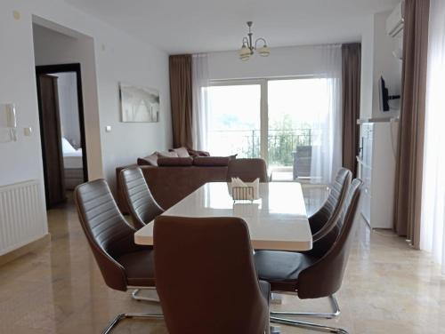 مطبخ, Svet Kamenari in Josice