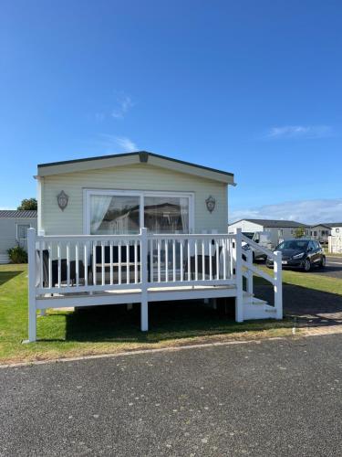 2 Bedroom Mini Lodge near the beach gîte à louer Hamford Water