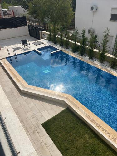 Kolam air panas, Villa Richard in Brca