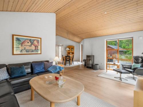 Holiday Home Thormar - 1-5km from the sea by Interhome in Oksby