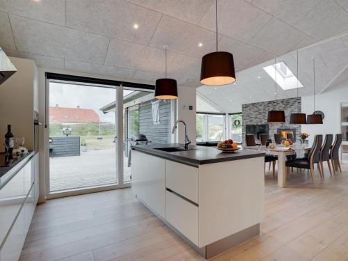 Konyha, Holiday Home Fenno - 900m from the sea by Interhome in Vejers Strand