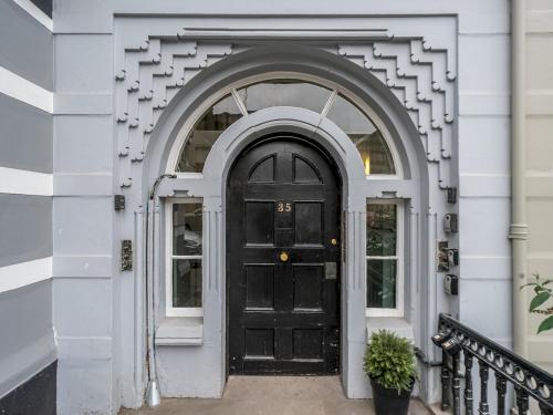 Pass the Keys Beautiful Modern Historical Flat Close to Castle, Эдинбург (фото 5)