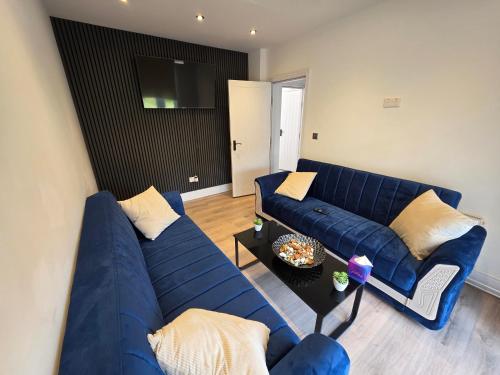 5 Beds 7 guests Private Garden Free Parking gîte à louer Cedars Medical Rehabilitation Unit