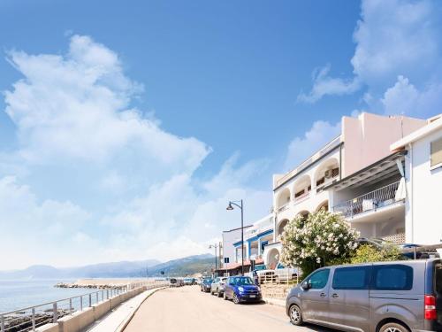 Sprawling Apartment in Cala Gonone near Cala Fuili Beach - image 5