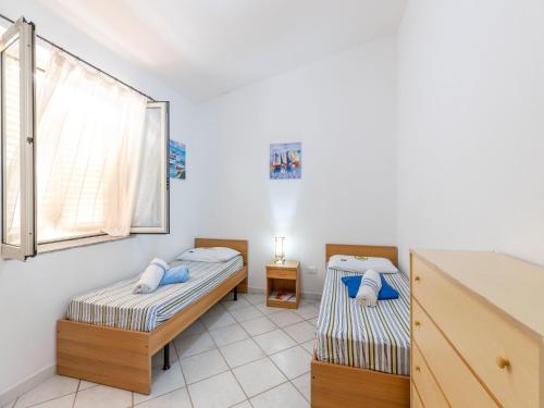 Sprawling Apartment in Cala Gonone near Cala Fuili Beach - image 3