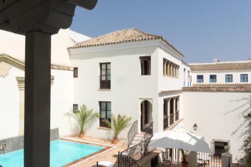 Úszómedence, Las Casas De La Juderia Hotel near Régészeti Múzeum