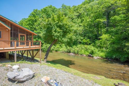 Cabin at Cranberry Mill - Private Creekfront Cabin in Laurel Springs in Crumpler