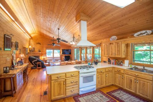 Cabin at Cranberry Mill - Private Creekfront Cabin in Laurel Springs in Crumpler