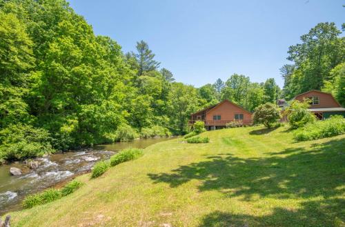 Cabin at Cranberry Mill - Private Creekfront Cabin in Laurel Springs in Crumpler