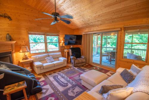 Cabin at Cranberry Mill - Private Creekfront Cabin in Laurel Springs in Crumpler