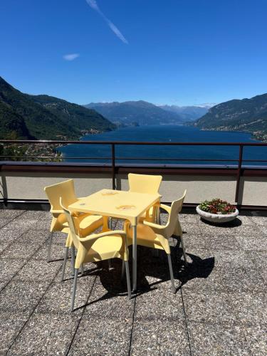 陽台/露台, Holidays Como Lake in 瓦爾布羅納