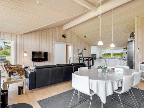 Holiday Home Oskarvine - 900m from the sea by Interhome in Gronhoj