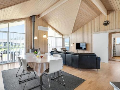 Holiday Home Oskarvine - 900m from the sea by Interhome in Gronhoj