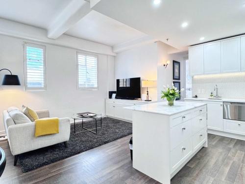 Central Queen St Stylish Penthouse 1BR Gem, Auckland (photo 9)