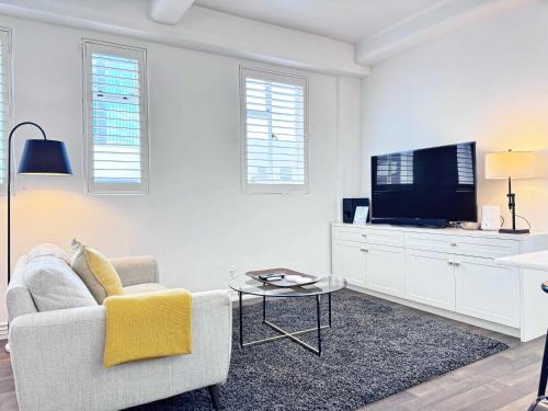 Central Queen St Stylish Penthouse 1BR Gem, Auckland (photo 10)