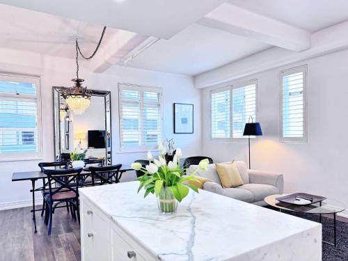 Central Queen St Stylish Penthouse 1BR Gem, Auckland (photo 8)