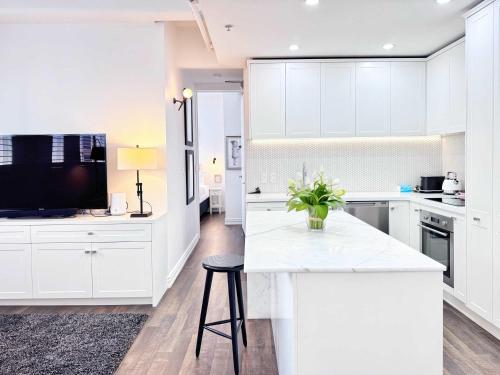 Central Queen St Stylish Penthouse 1BR Gem, Auckland (photo 11)