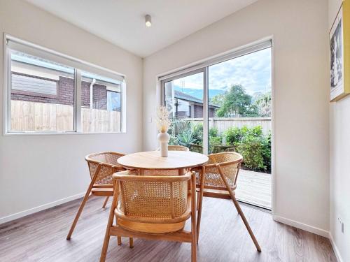 Family Oasis 3BR vs Backyard Near Beach in Torbay, Auckland (photo 10)