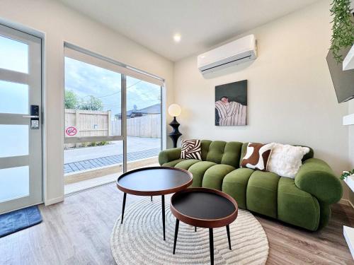 Family Oasis 3BR vs Backyard Near Beach in Torbay, Auckland (photo 6)