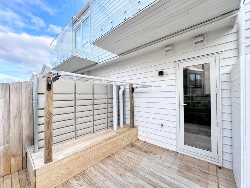 Family Oasis 3BR vs Backyard Near Beach in Torbay in 托貝