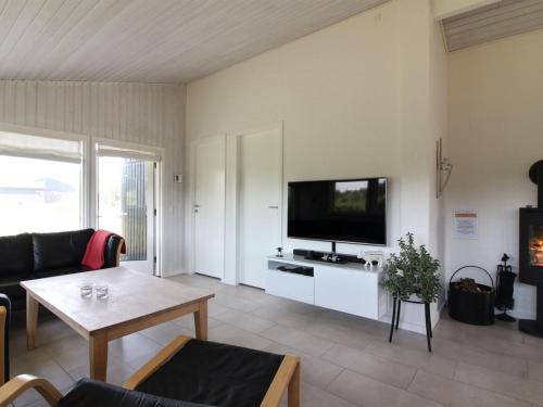 Holiday Home Alberga - 700m from the sea by Interhome in Nr. Lyngby