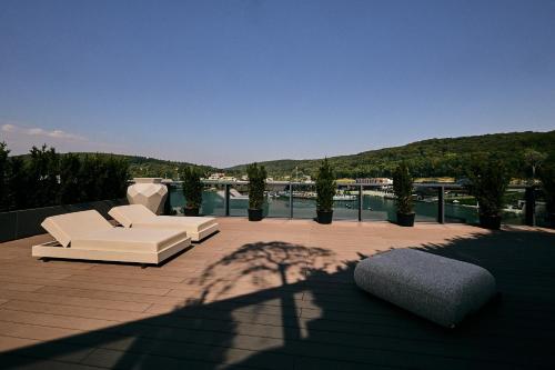 2 bedrooms, 5 beds
