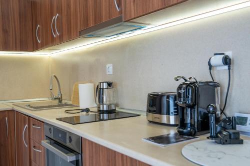 Evgeny's Stylishly Designed 2 Bedroom Apartment plus Garage!, Sofia (photo 4)