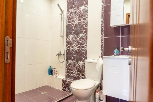 Evgeny's Stylishly Designed 2 Bedroom Apartment plus Garage!, Sofia (photo 5)