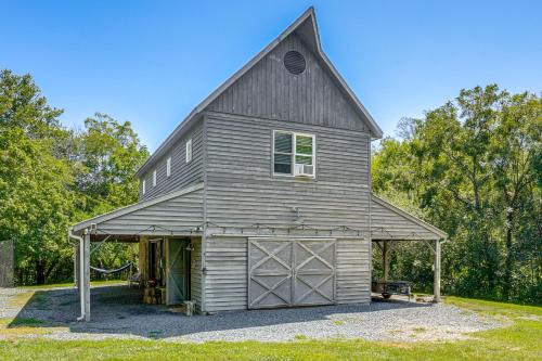 Countryside Barndominium in Virginia w/ Patio