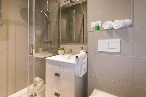 Spacious New and Renovated Apartment in Plaza España with Stunning Terrace-Garden and Exquisite Decoration, Barcelone (photo 8)
