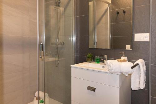 Spacious New and Renovated Apartment in Plaza España with Stunning Terrace-Garden and Exquisite Decoration, Barcelone (photo 11)