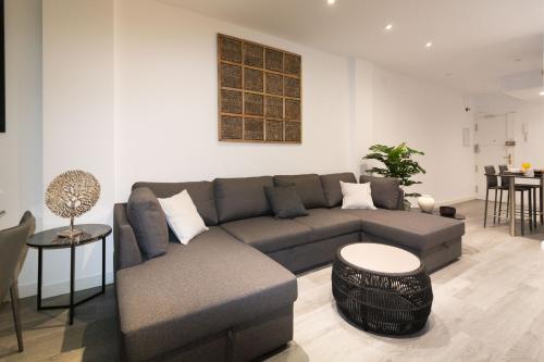 Spacious New and Renovated Apartment in Plaza España with Stunning Terrace-Garden and Exquisite Decoration, Barcelone (photo 3)