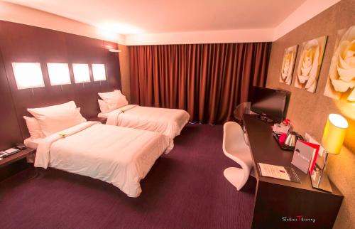 2 twin beds