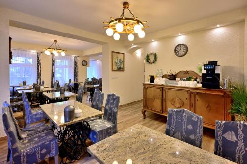 餐飲選擇, 庭院別墅 (Villa Casteria) in 緬濟茲德羅耶