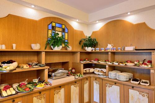 餐飲選擇, 庭院別墅 (Villa Casteria) in 緬濟茲德羅耶