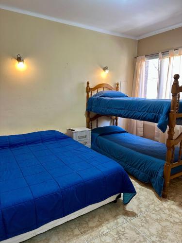 1 double bed, 1 bunk bed