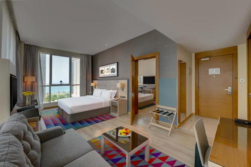 room detail thumbnail 1
