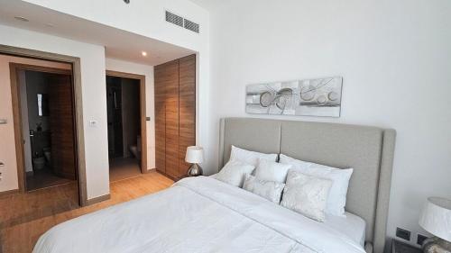 Modern New Sea View 1 BR Apartment, Dubai (Foto 2)